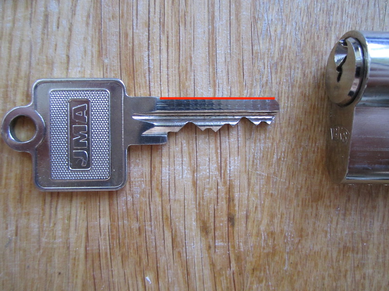 TRICK: Schlüssel steckt von innen - Zweitschlüssel geht nicht